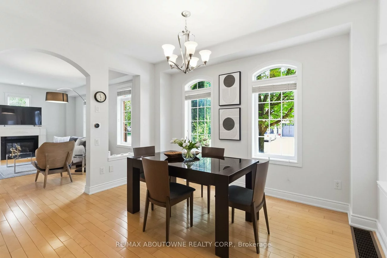 240, Duskywing, 1001 - BR Bronte, Oakville