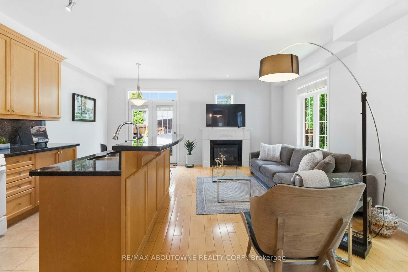 240, Duskywing, 1001 - BR Bronte, Oakville