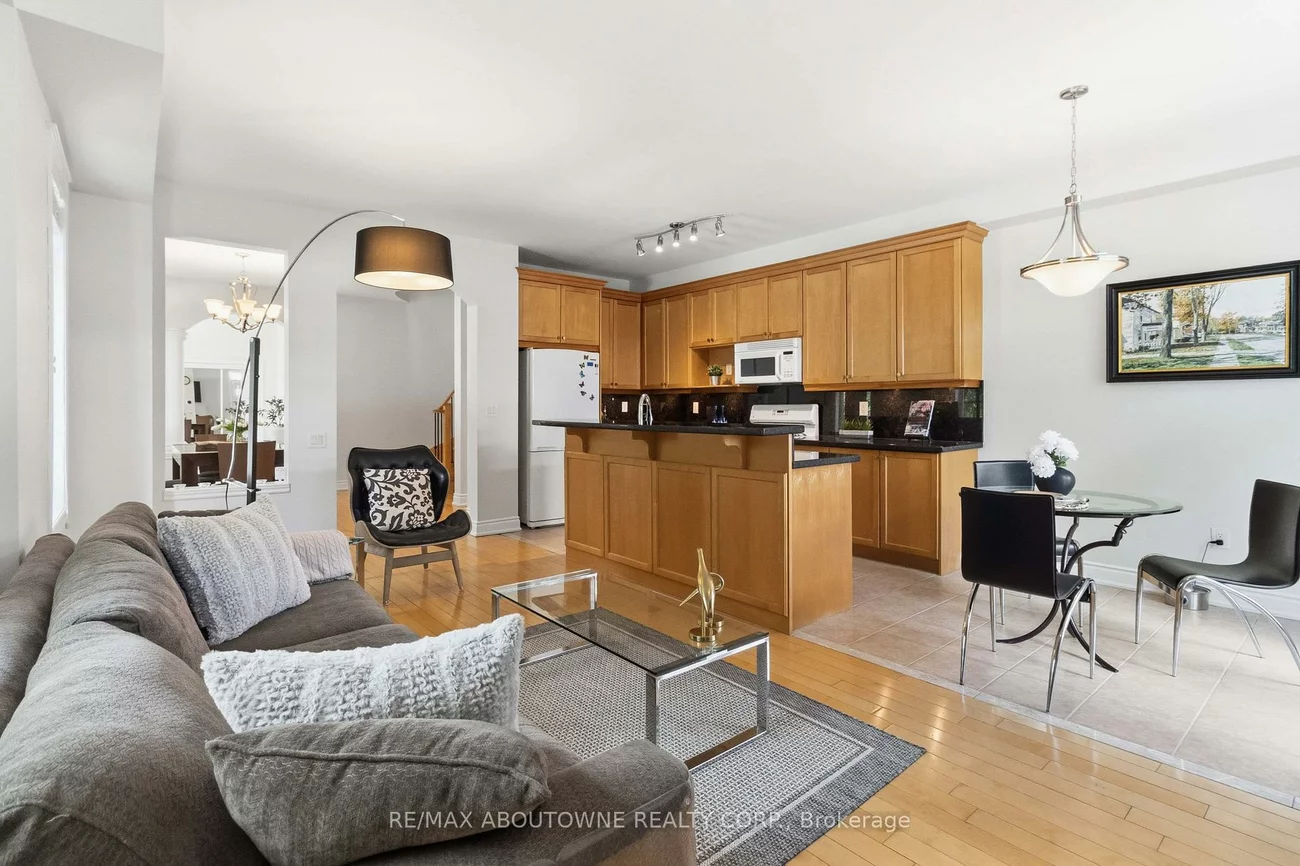 240, Duskywing, 1001 - BR Bronte, Oakville