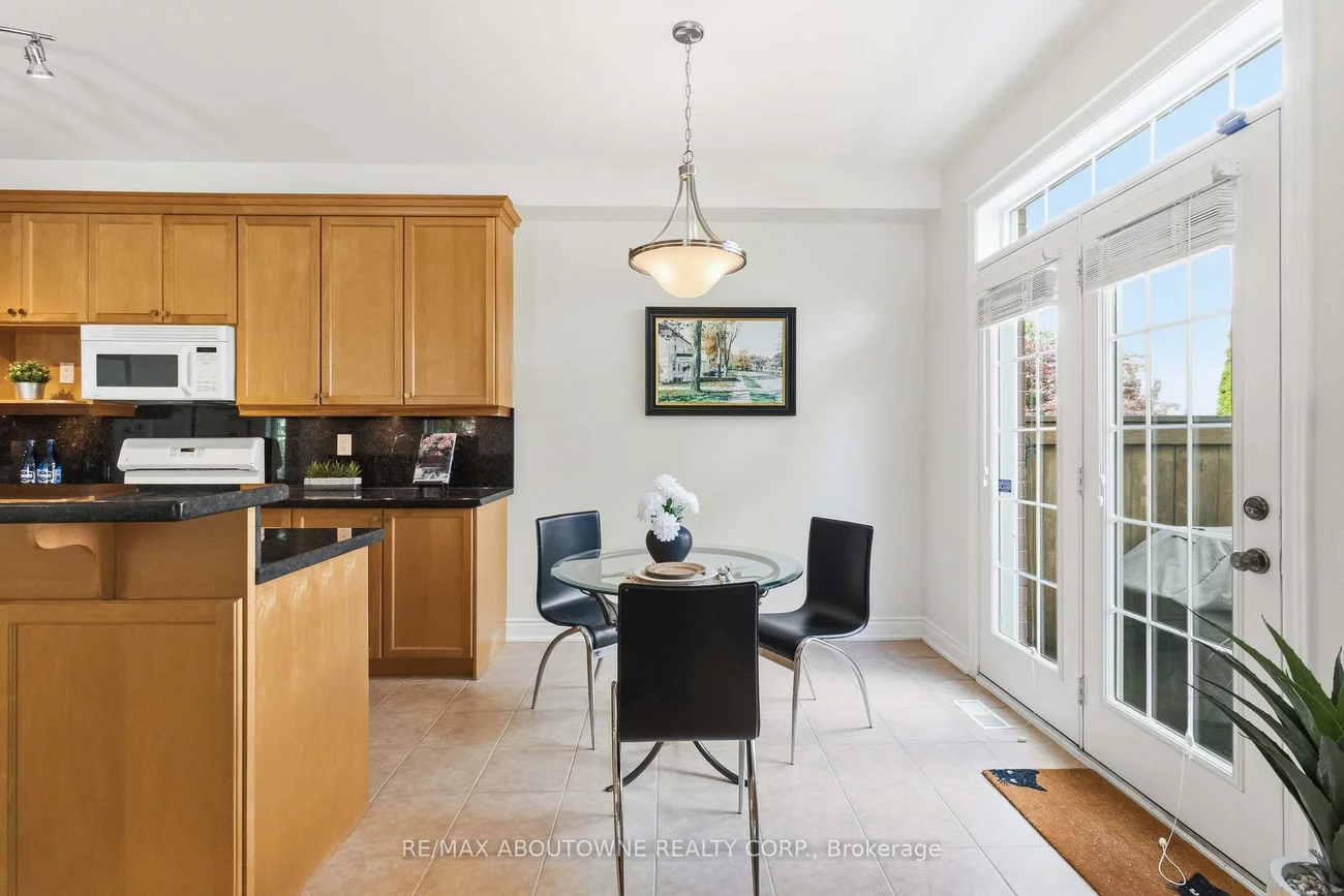 240, Duskywing, 1001 - BR Bronte, Oakville
