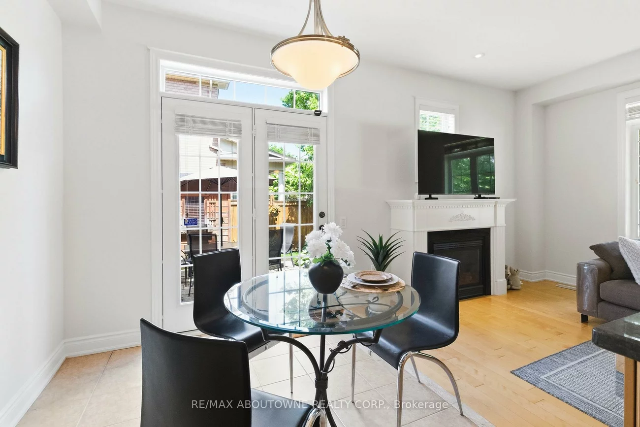240, Duskywing, 1001 - BR Bronte, Oakville