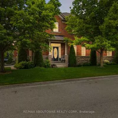 240, Duskywing, 1001 - BR Bronte, Oakville