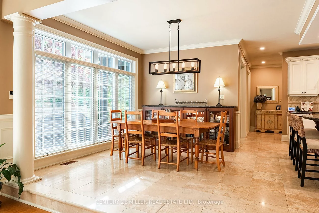 122, Lisonally, 1017 - SW Southwest, Oakville