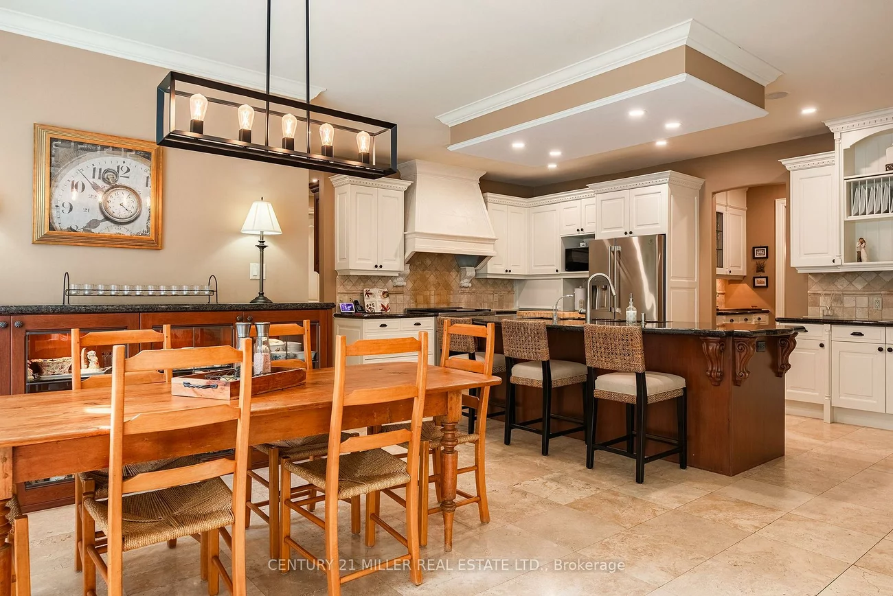 122, Lisonally, 1017 - SW Southwest, Oakville