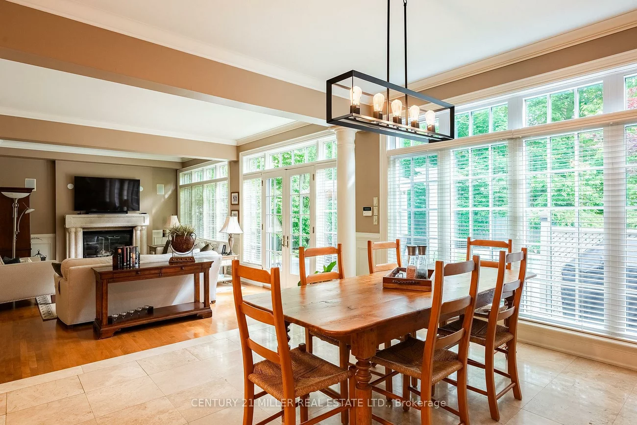 122, Lisonally, 1017 - SW Southwest, Oakville