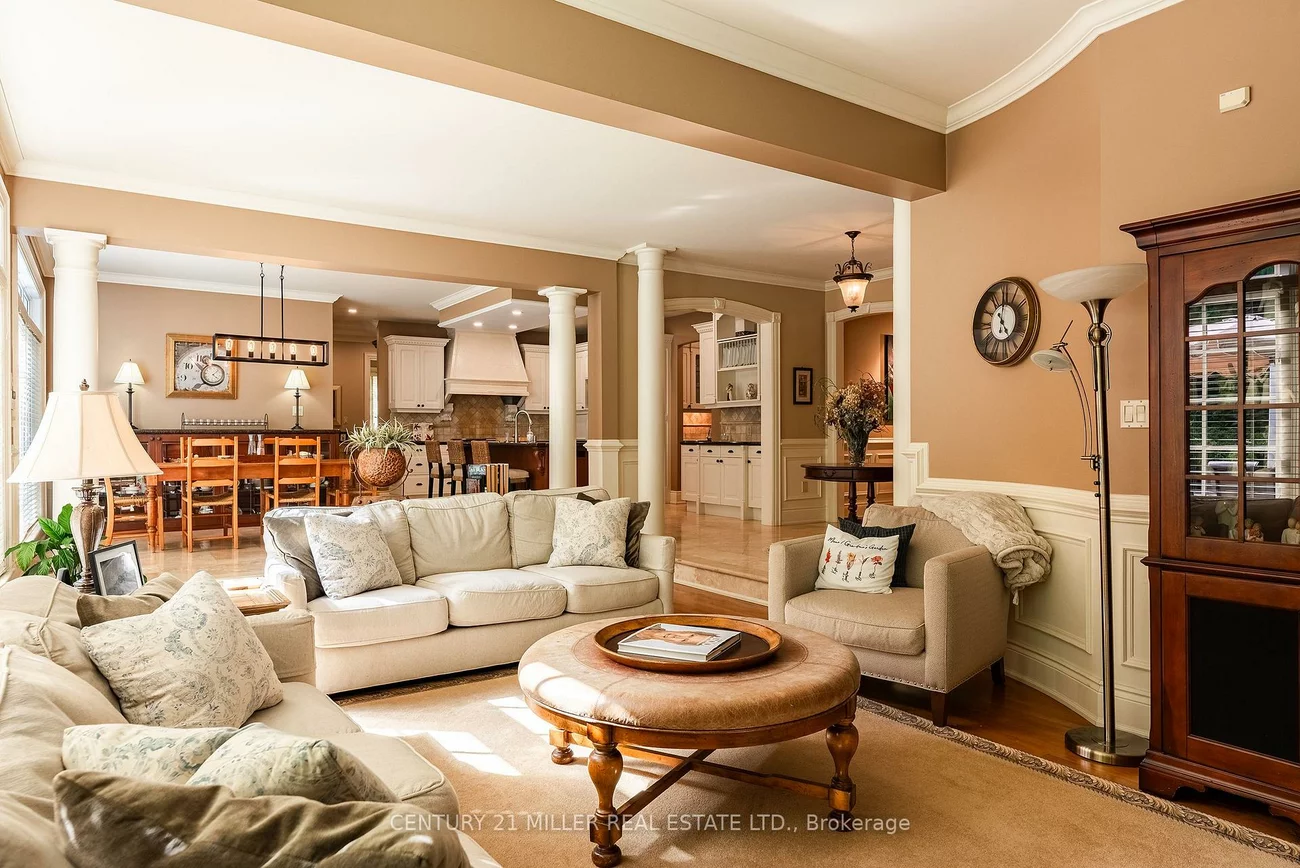 122, Lisonally, 1017 - SW Southwest, Oakville