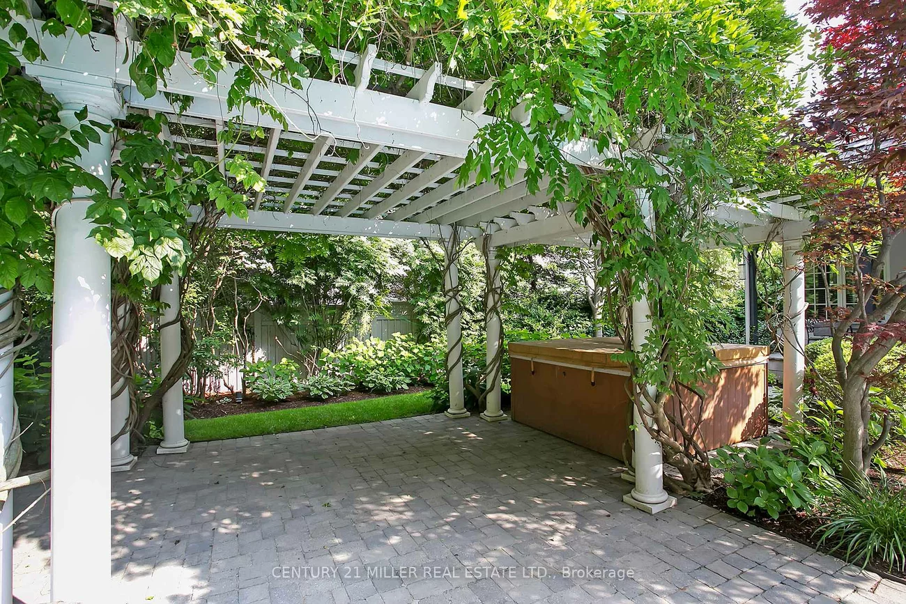 122, Lisonally, 1017 - SW Southwest, Oakville