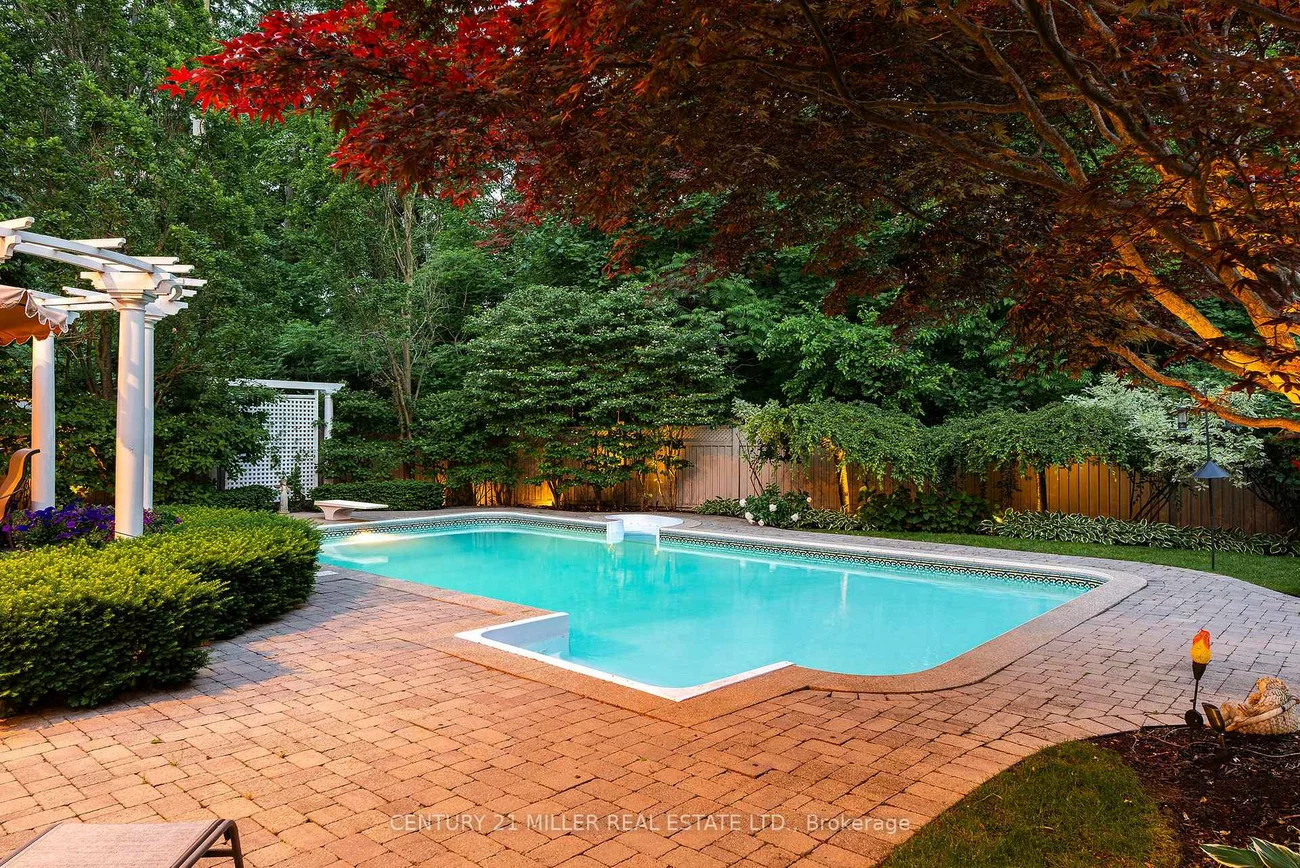 122, Lisonally, 1017 - SW Southwest, Oakville