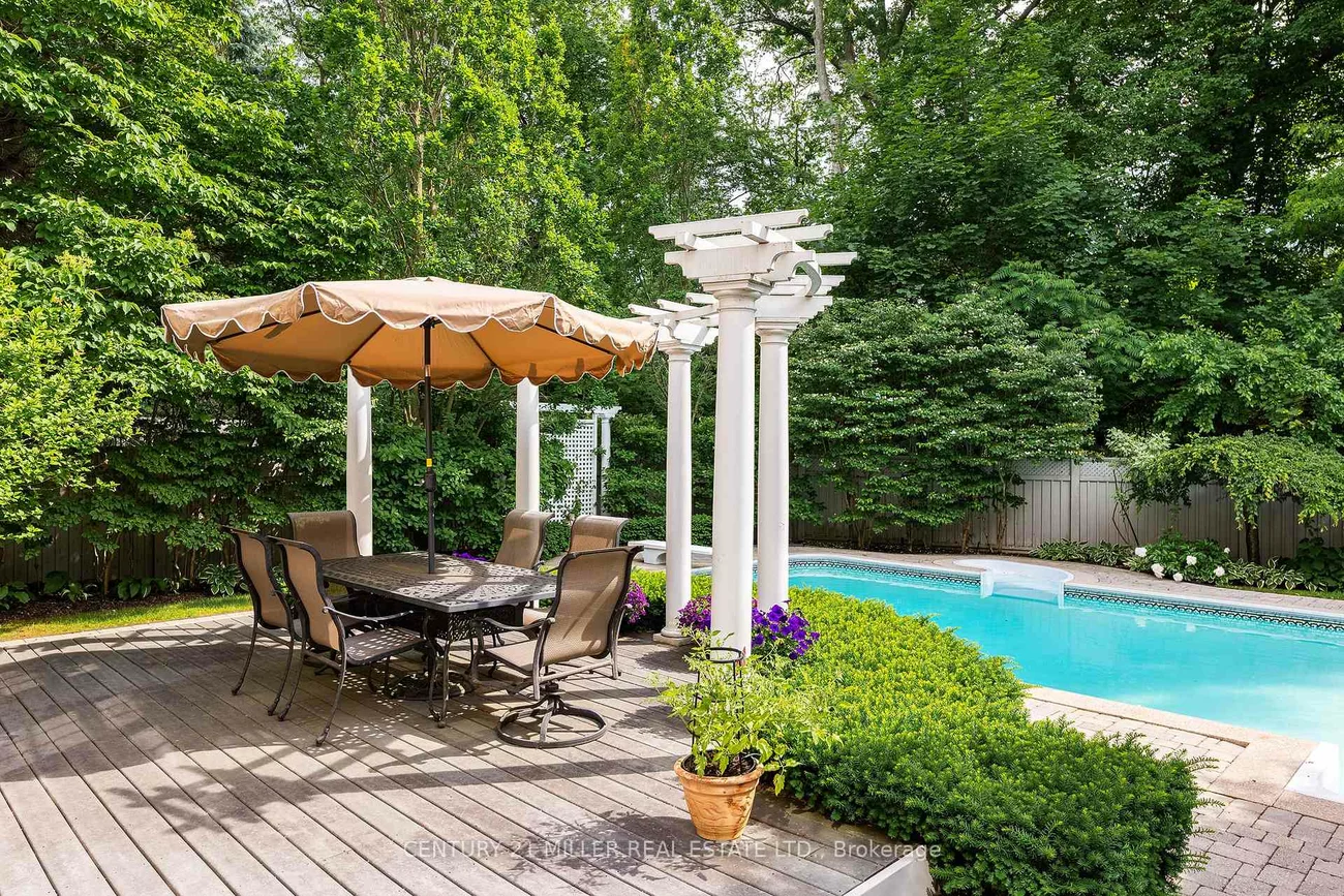 122, Lisonally, 1017 - SW Southwest, Oakville