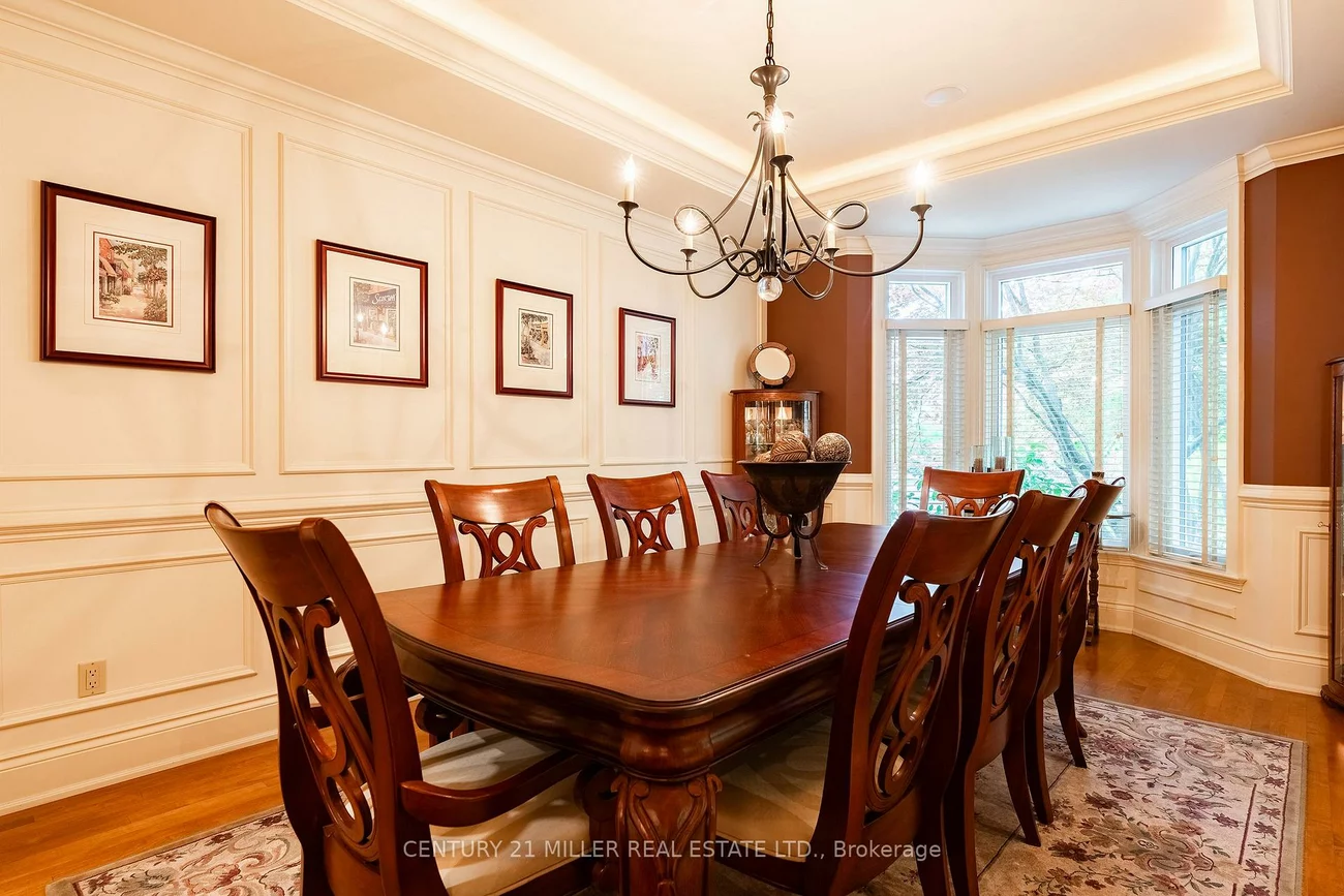 122, Lisonally, 1017 - SW Southwest, Oakville