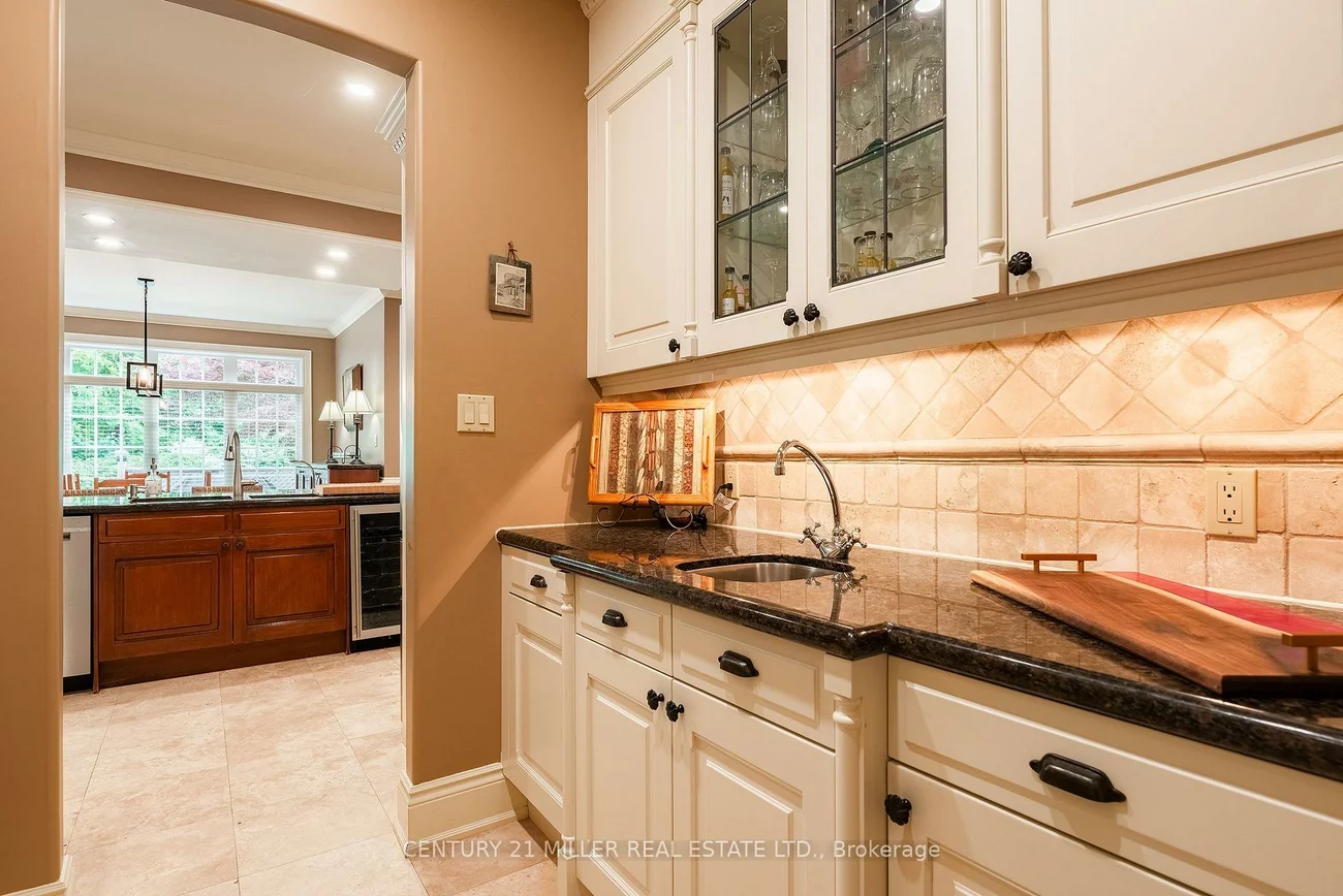 122, Lisonally, 1017 - SW Southwest, Oakville