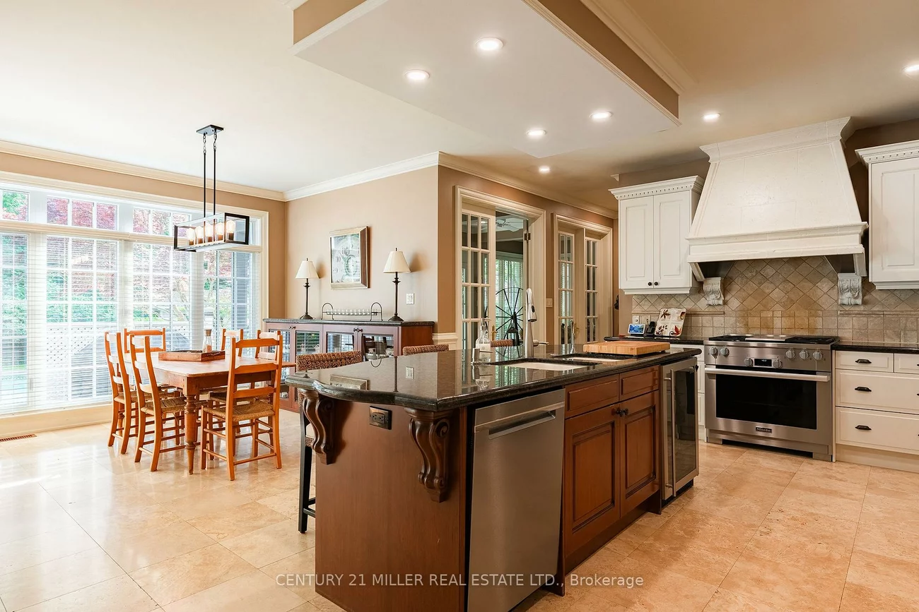 122, Lisonally, 1017 - SW Southwest, Oakville
