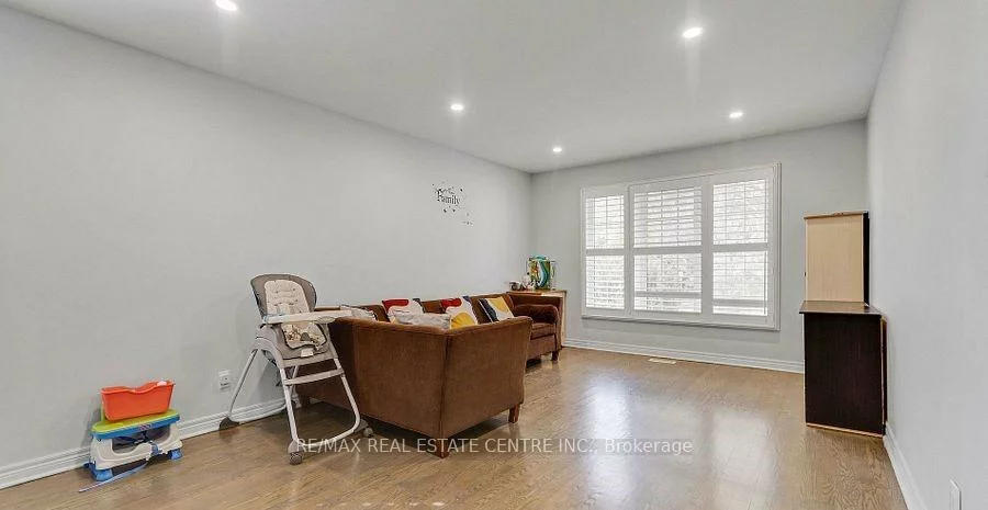1011, Pearson, 1003 - CP College Park, Oakville