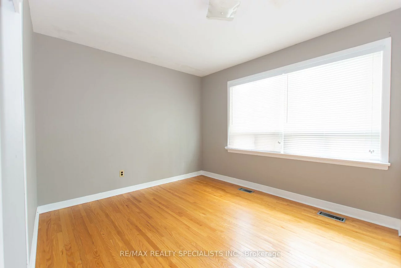 1319, Rebecca, 1020 - WO West, Oakville