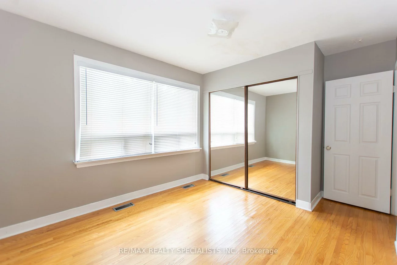 1319, Rebecca, 1020 - WO West, Oakville