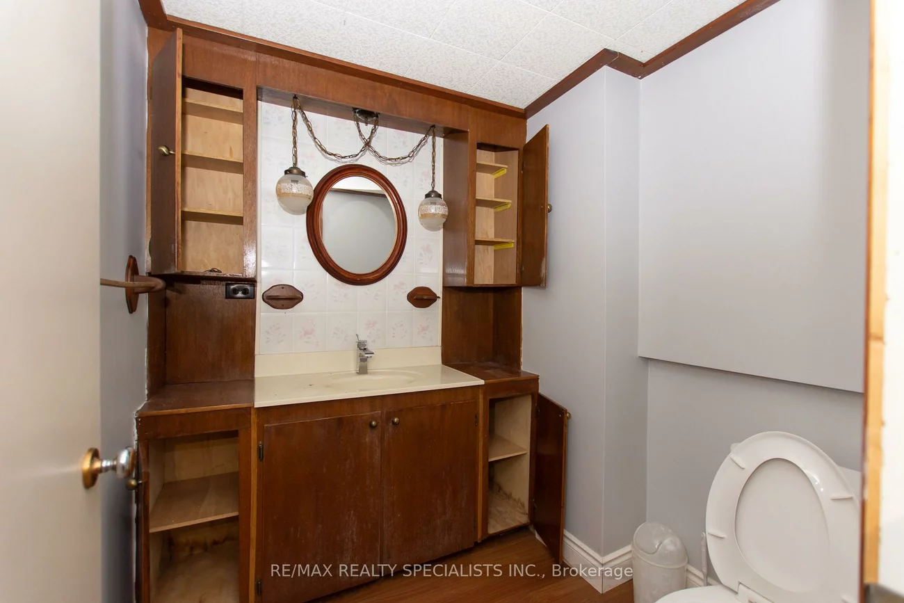1319, Rebecca, 1020 - WO West, Oakville