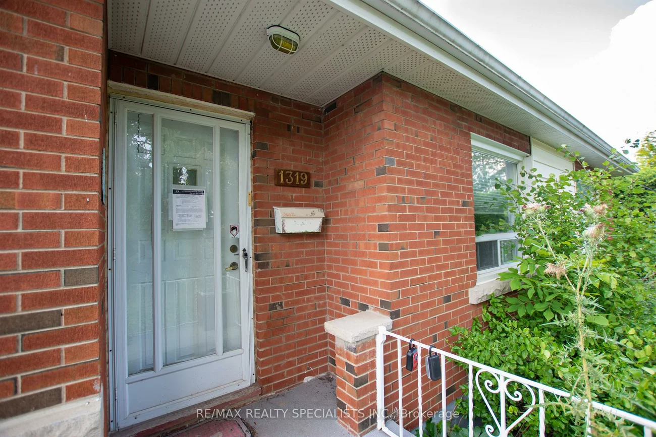 1319, Rebecca, 1020 - WO West, Oakville