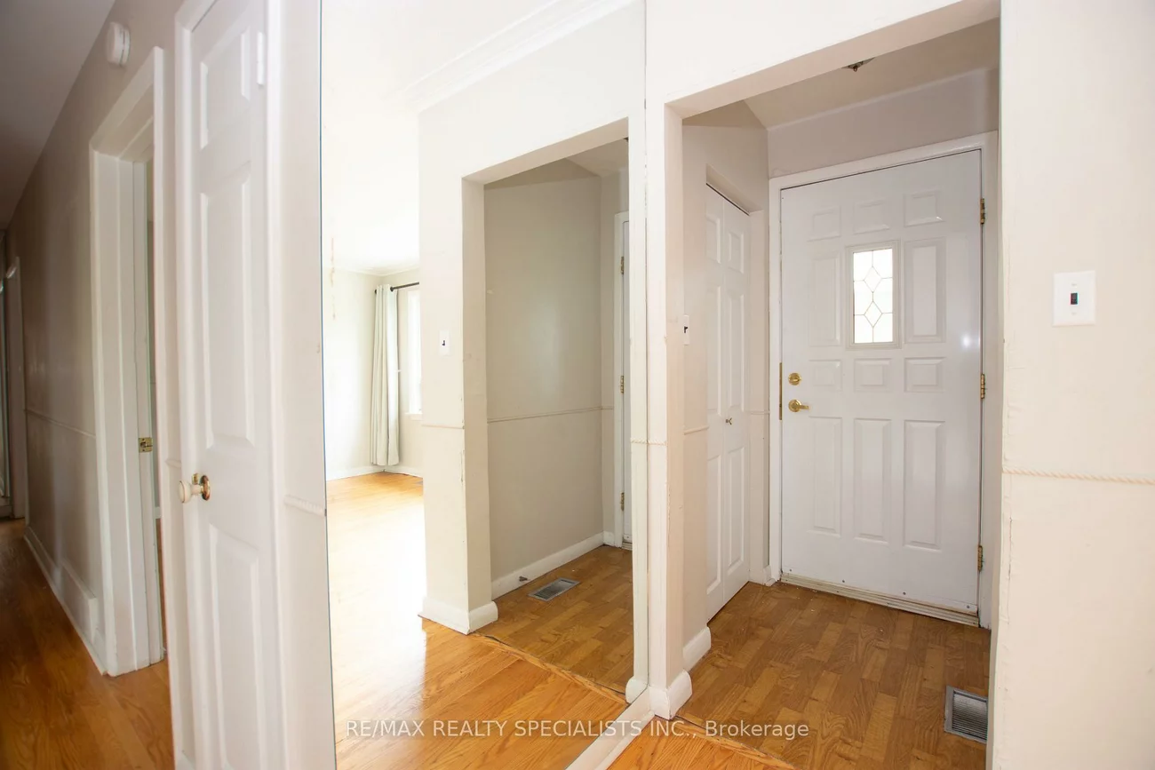 1319, Rebecca, 1020 - WO West, Oakville