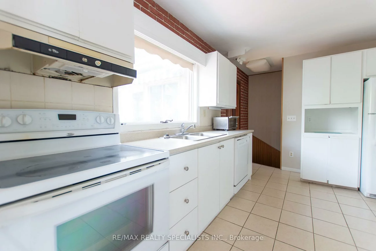 1319, Rebecca, 1020 - WO West, Oakville