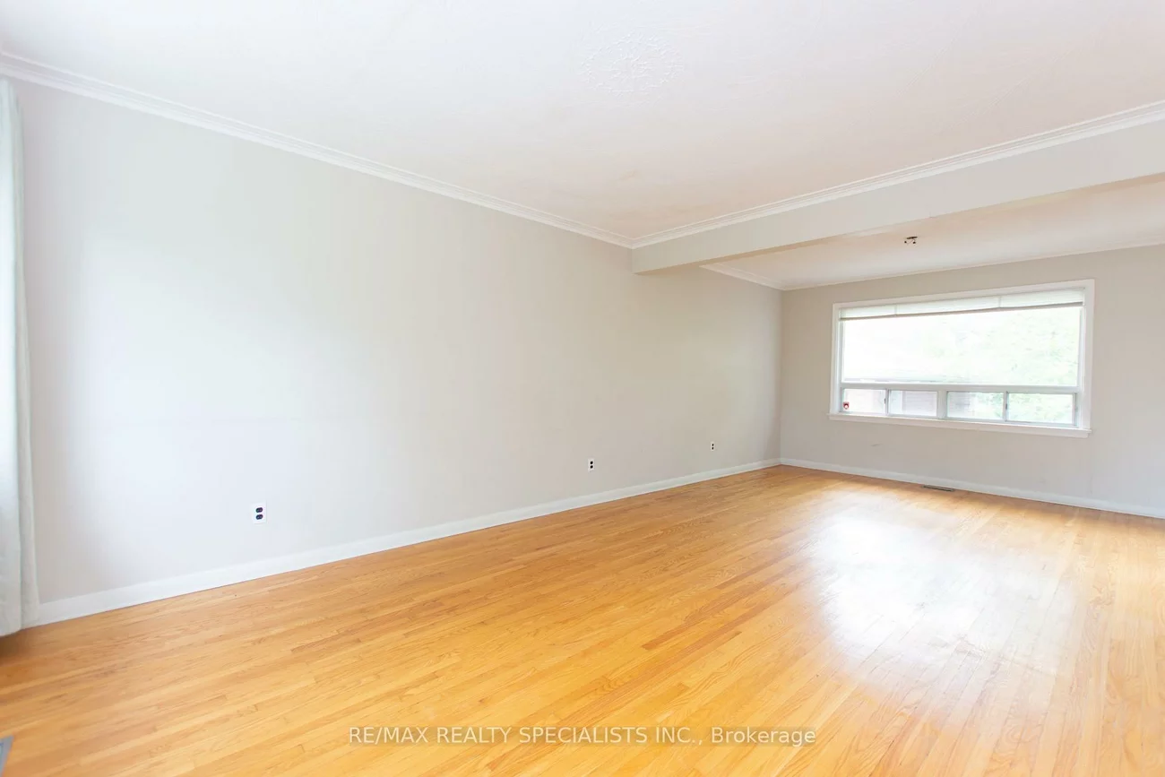 1319, Rebecca, 1020 - WO West, Oakville