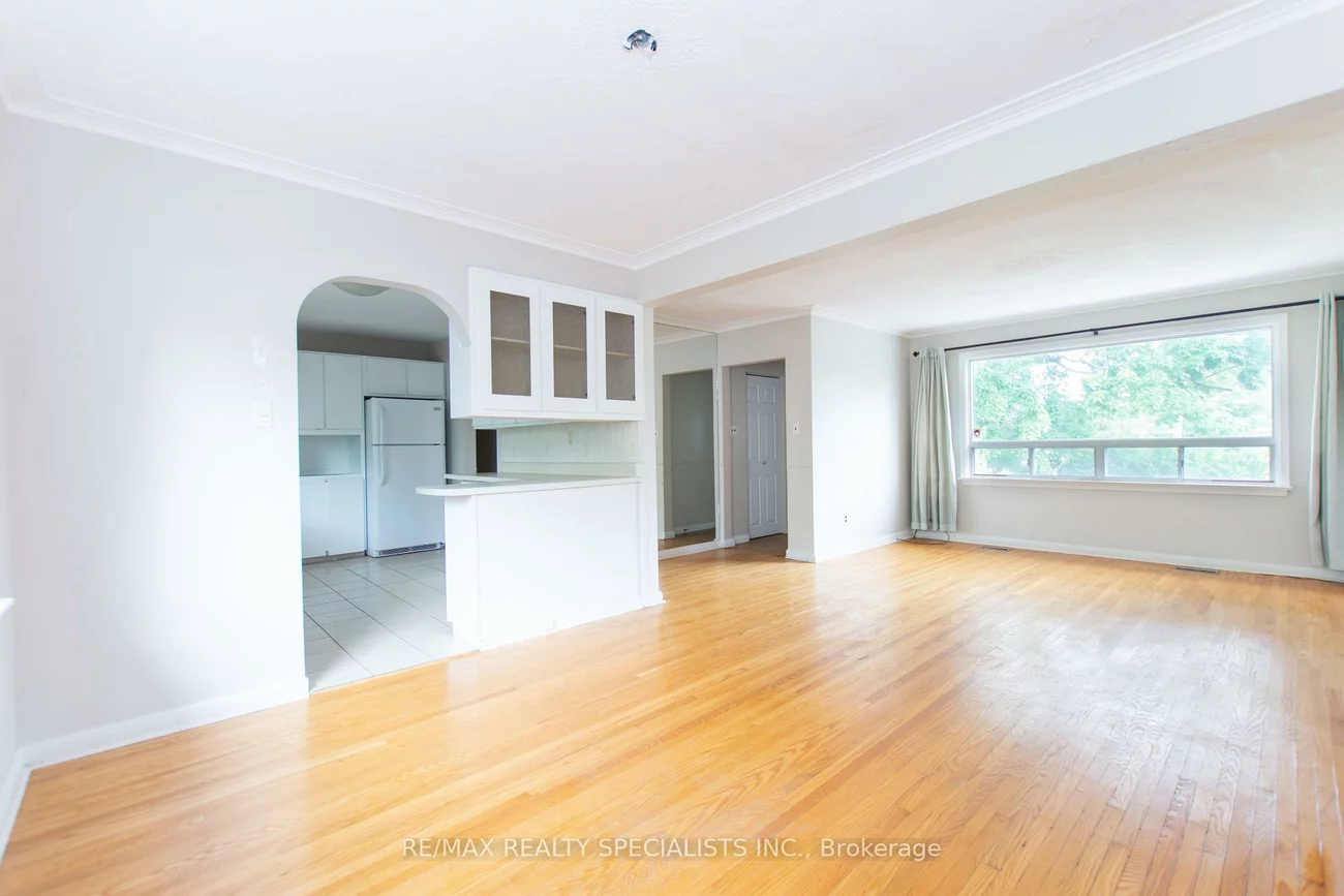 1319, Rebecca, 1020 - WO West, Oakville