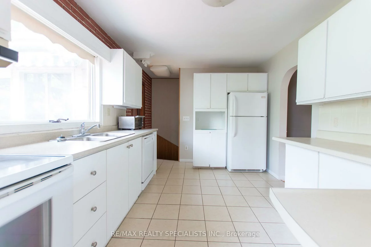 1319, Rebecca, 1020 - WO West, Oakville