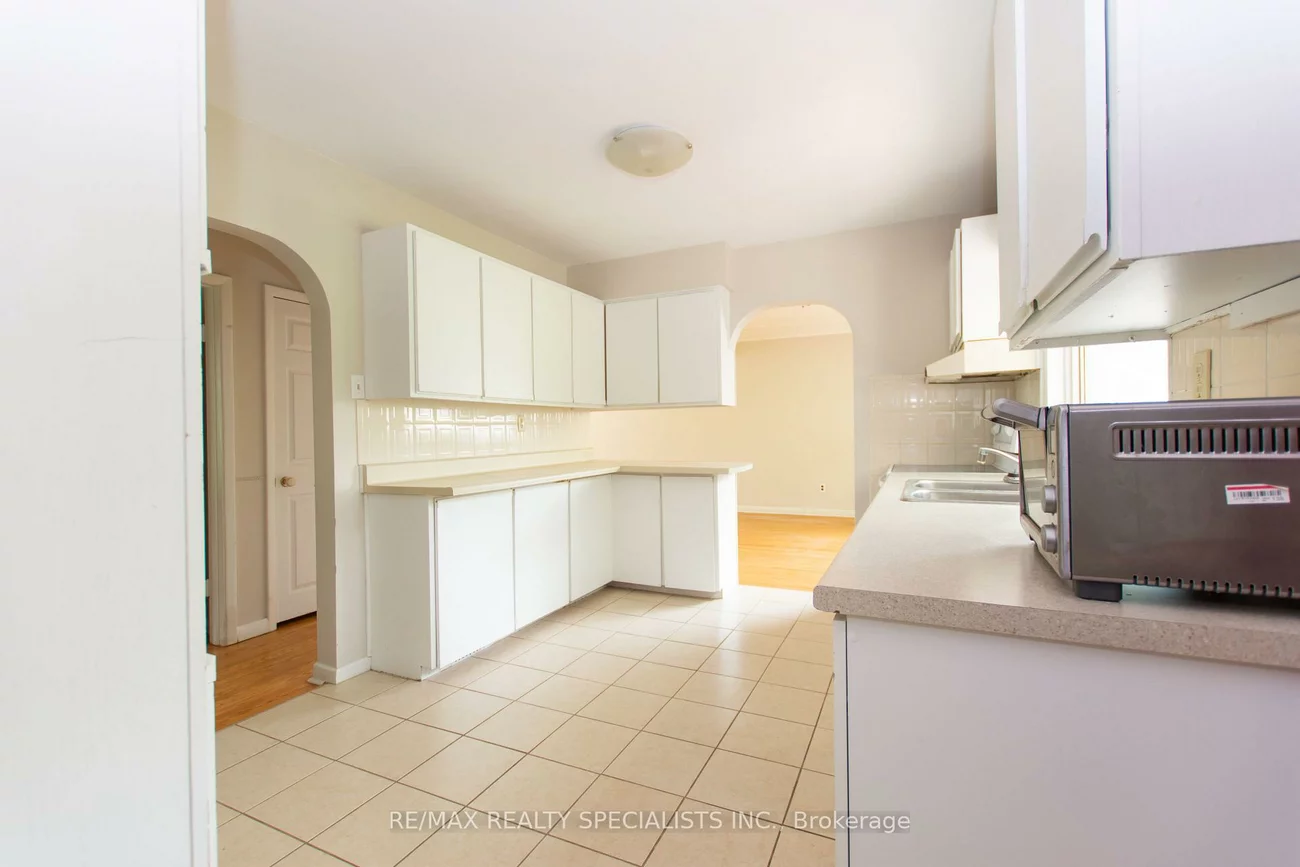 1319, Rebecca, 1020 - WO West, Oakville