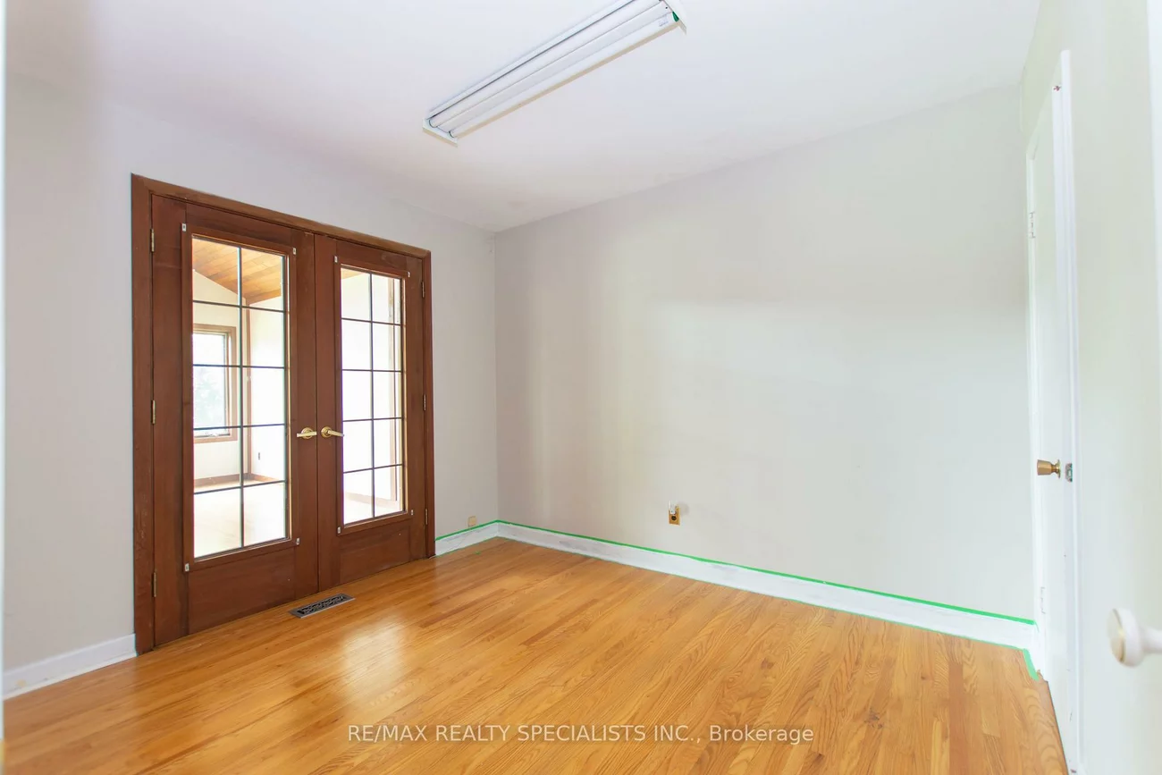 1319, Rebecca, 1020 - WO West, Oakville