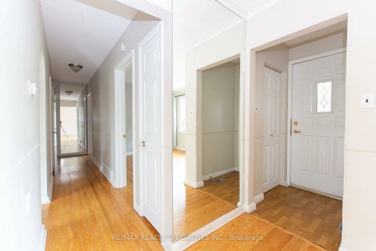 1319, Rebecca, 1020 - WO West, Oakville