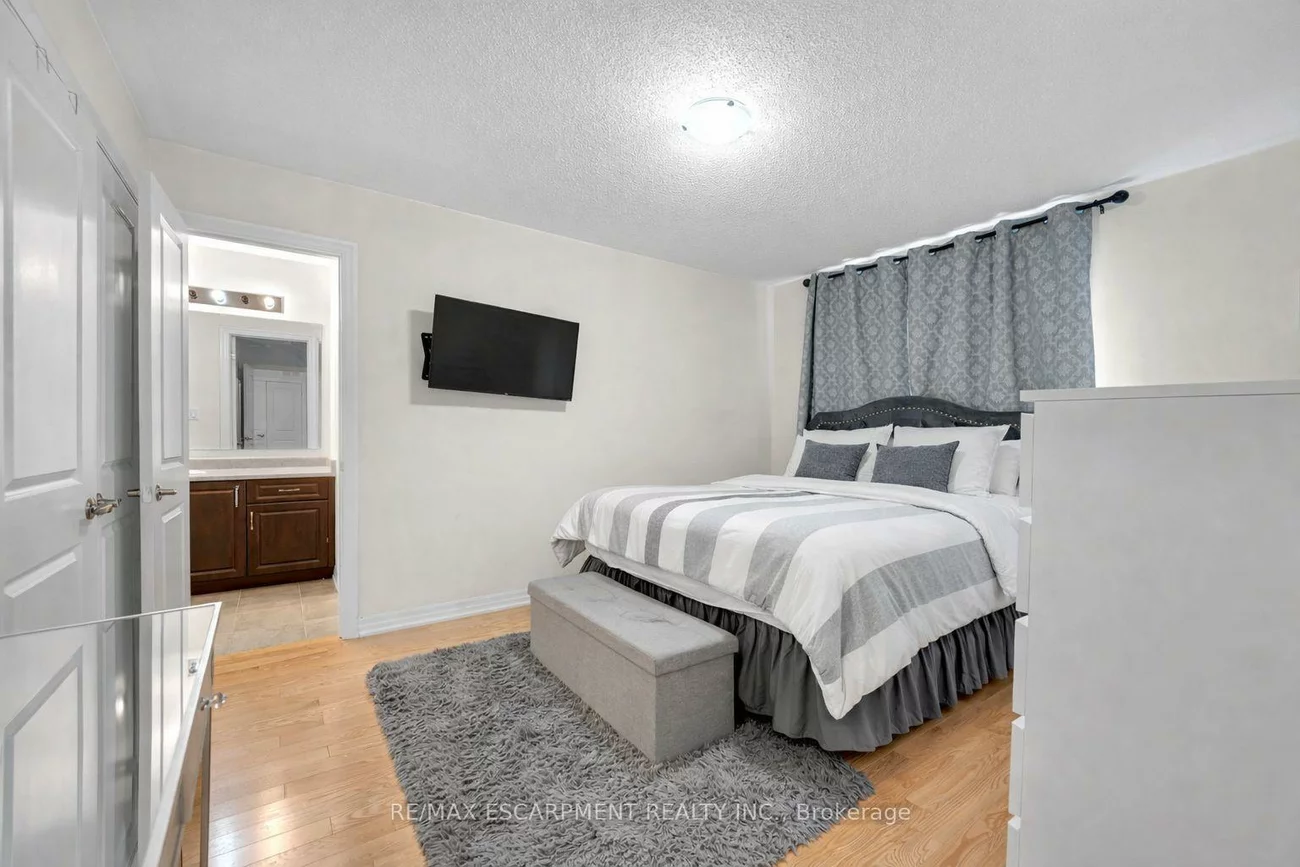 3430, CLAYTON, 1008 - GO Glenorchy, Oakville
