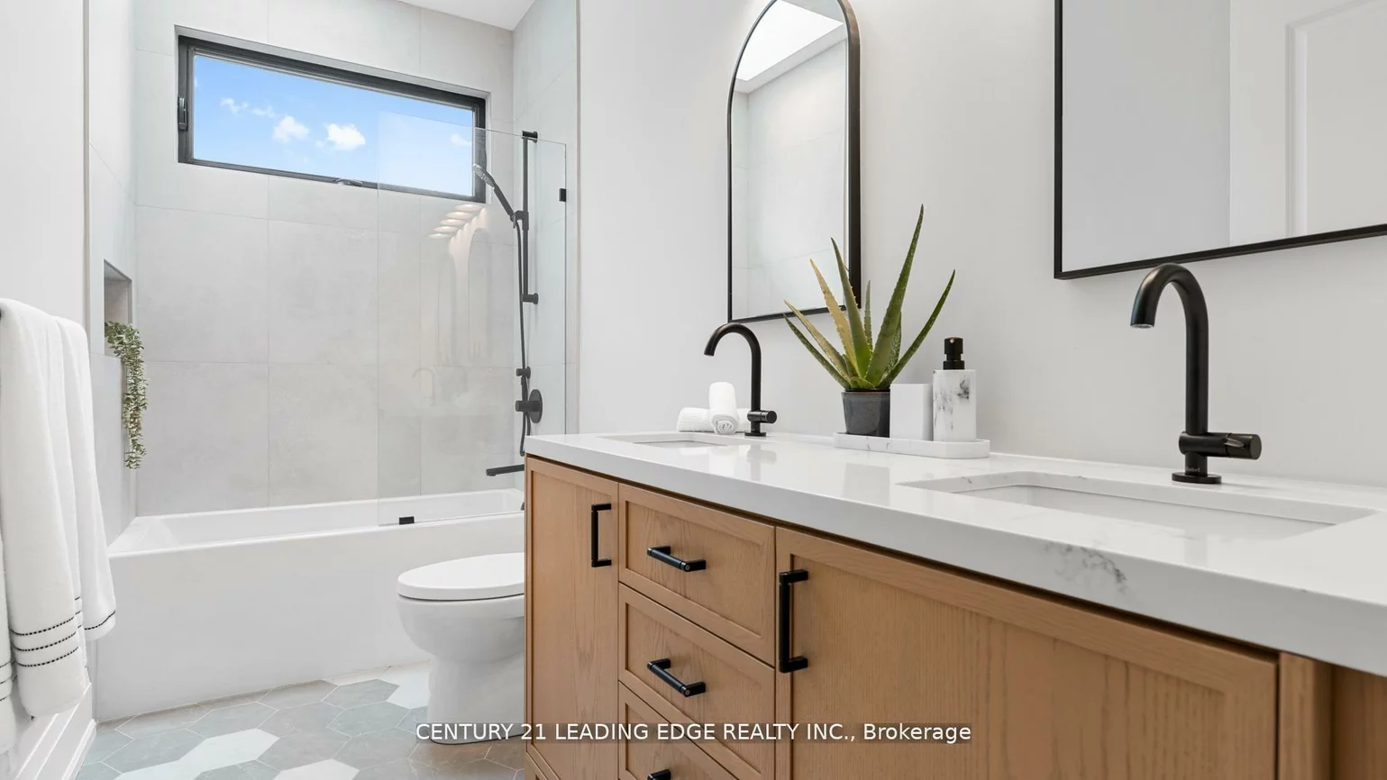 197, Glen Oak, 1020 - WO West, Oakville
