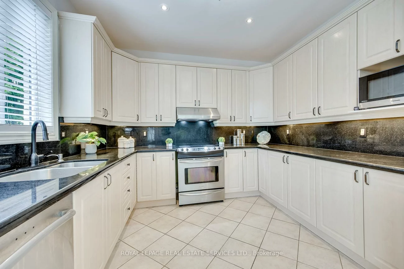 2249, Glazebrook, 1019 - WM Westmount, Oakville