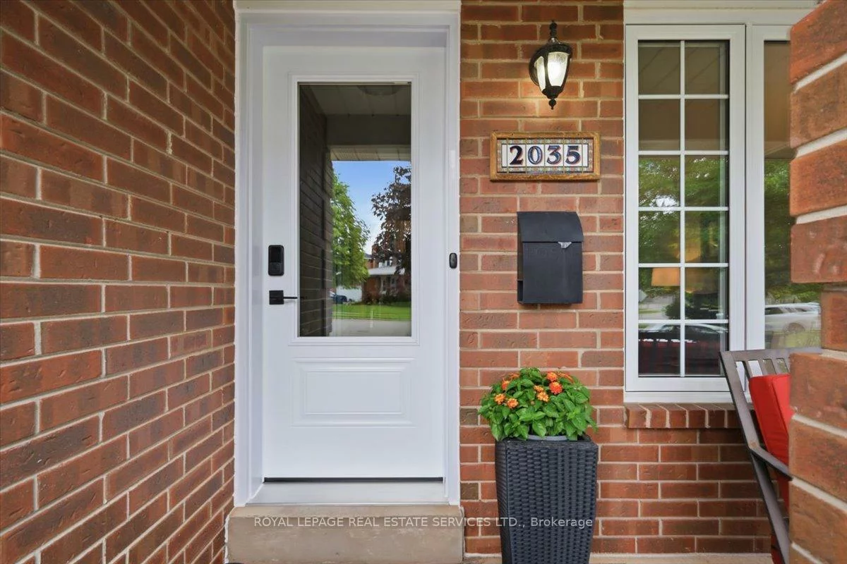 2035, Pen, 1015 - RO River Oaks, Oakville