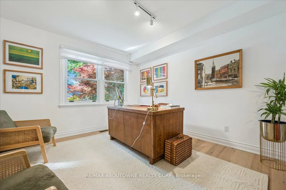 489, Rebecca, 1020 - WO West, Oakville