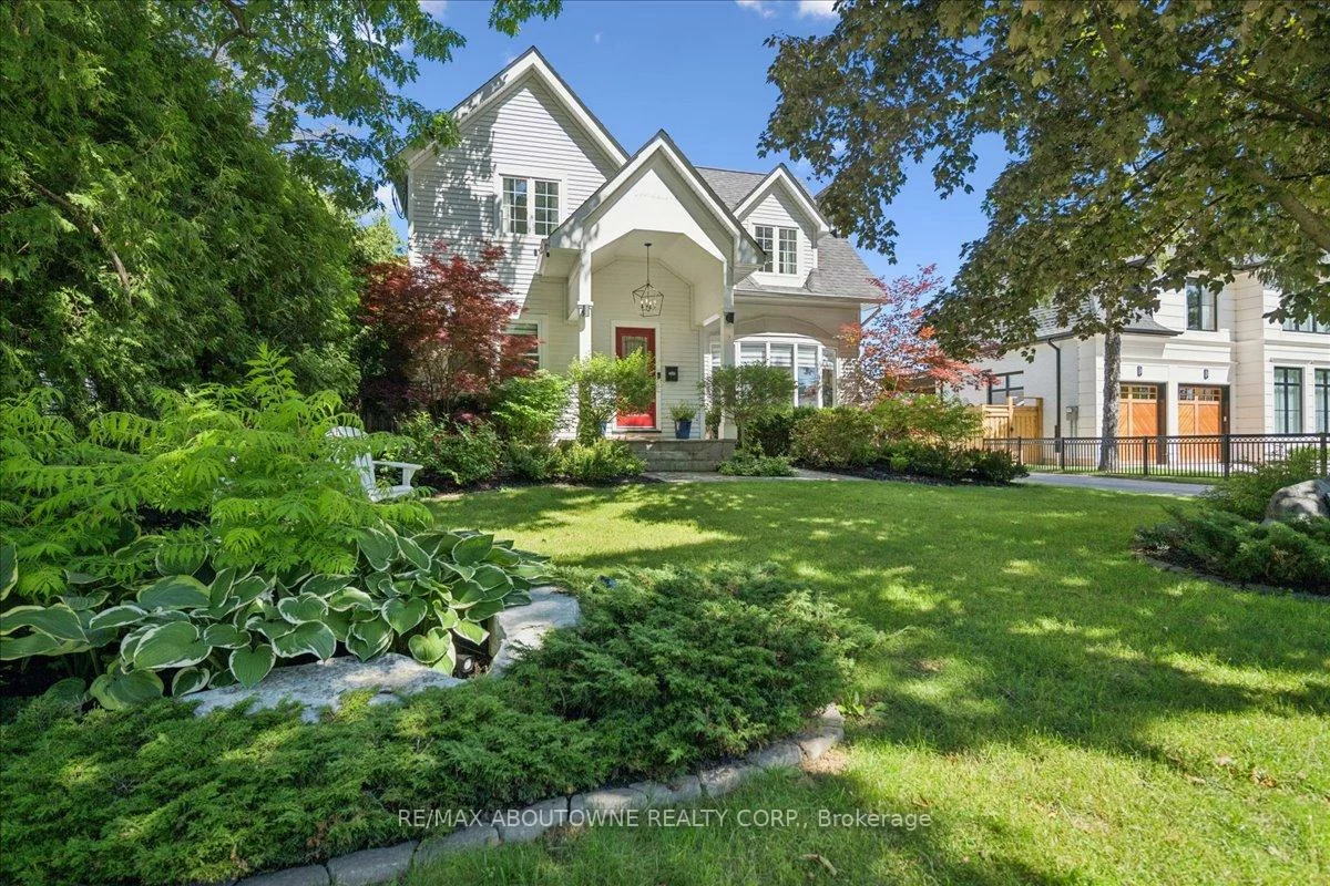 489, Rebecca, 1020 - WO West, Oakville