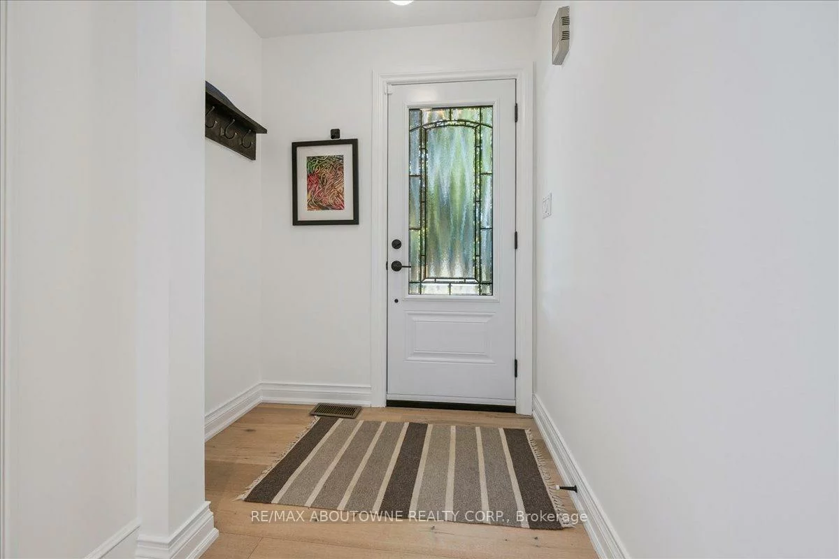489, Rebecca, 1020 - WO West, Oakville