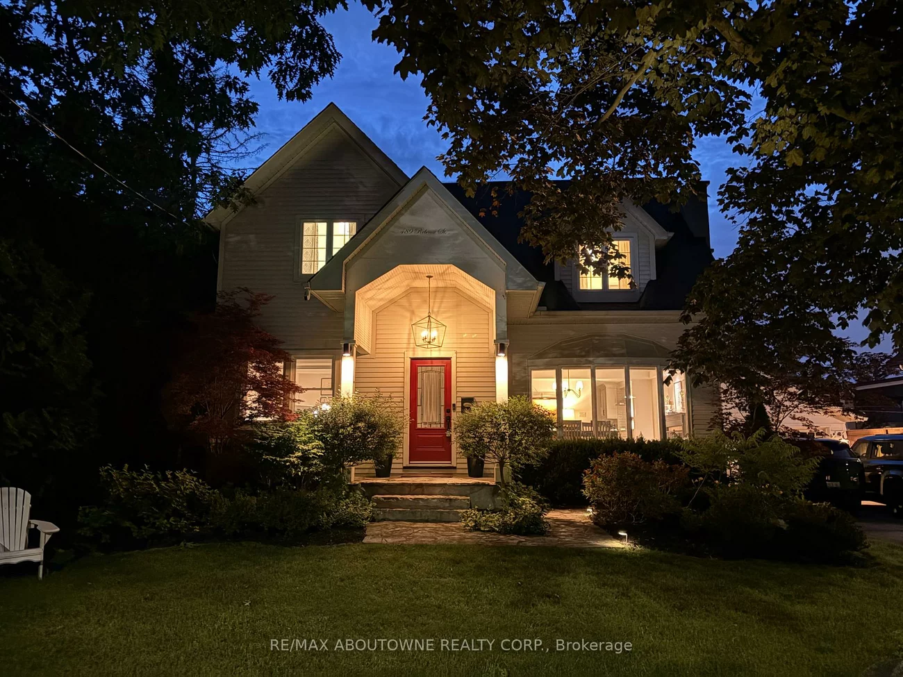 489, Rebecca, 1020 - WO West, Oakville