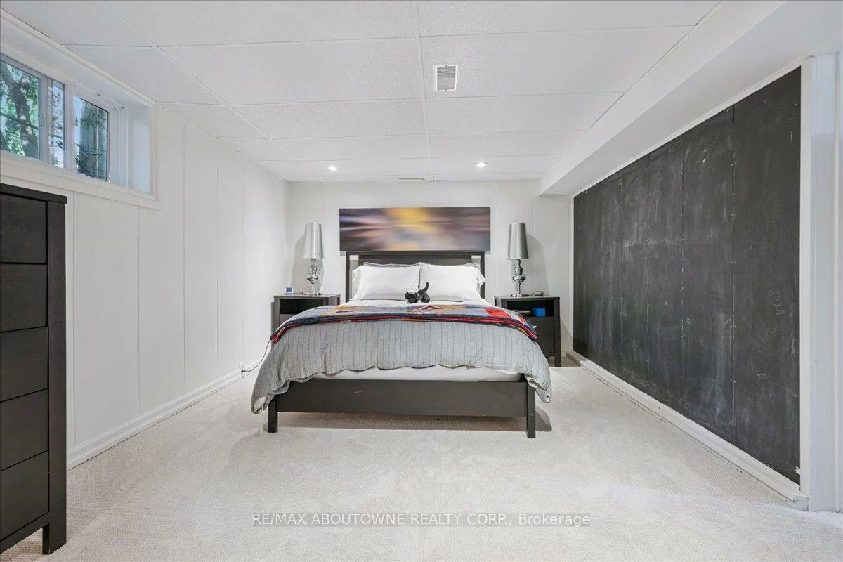 489, Rebecca, 1020 - WO West, Oakville