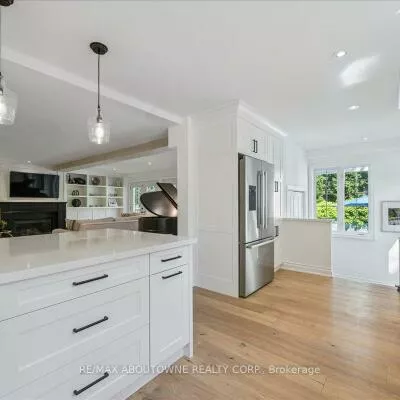 489, Rebecca, 1020 - WO West, Oakville