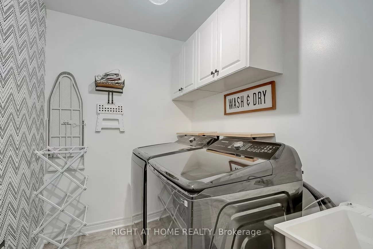 2033, Trawden, 1000 - BC Bronte Creek, Oakville