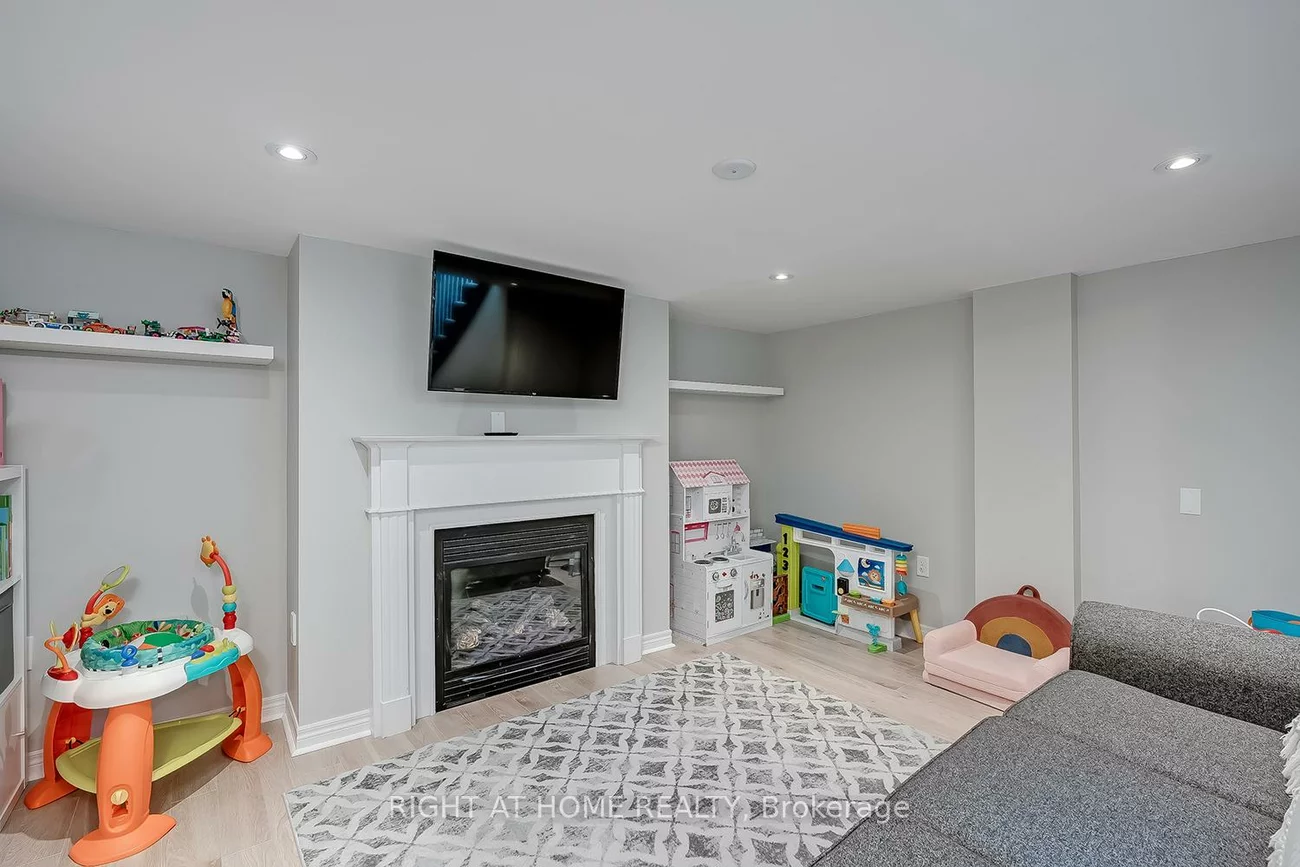 2033, Trawden, 1000 - BC Bronte Creek, Oakville
