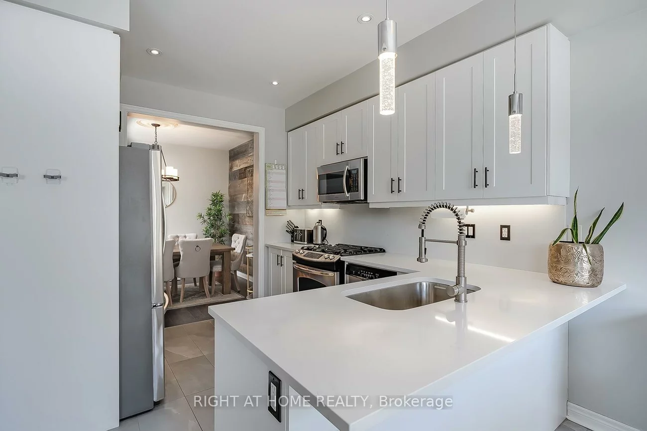 2033, Trawden, 1000 - BC Bronte Creek, Oakville