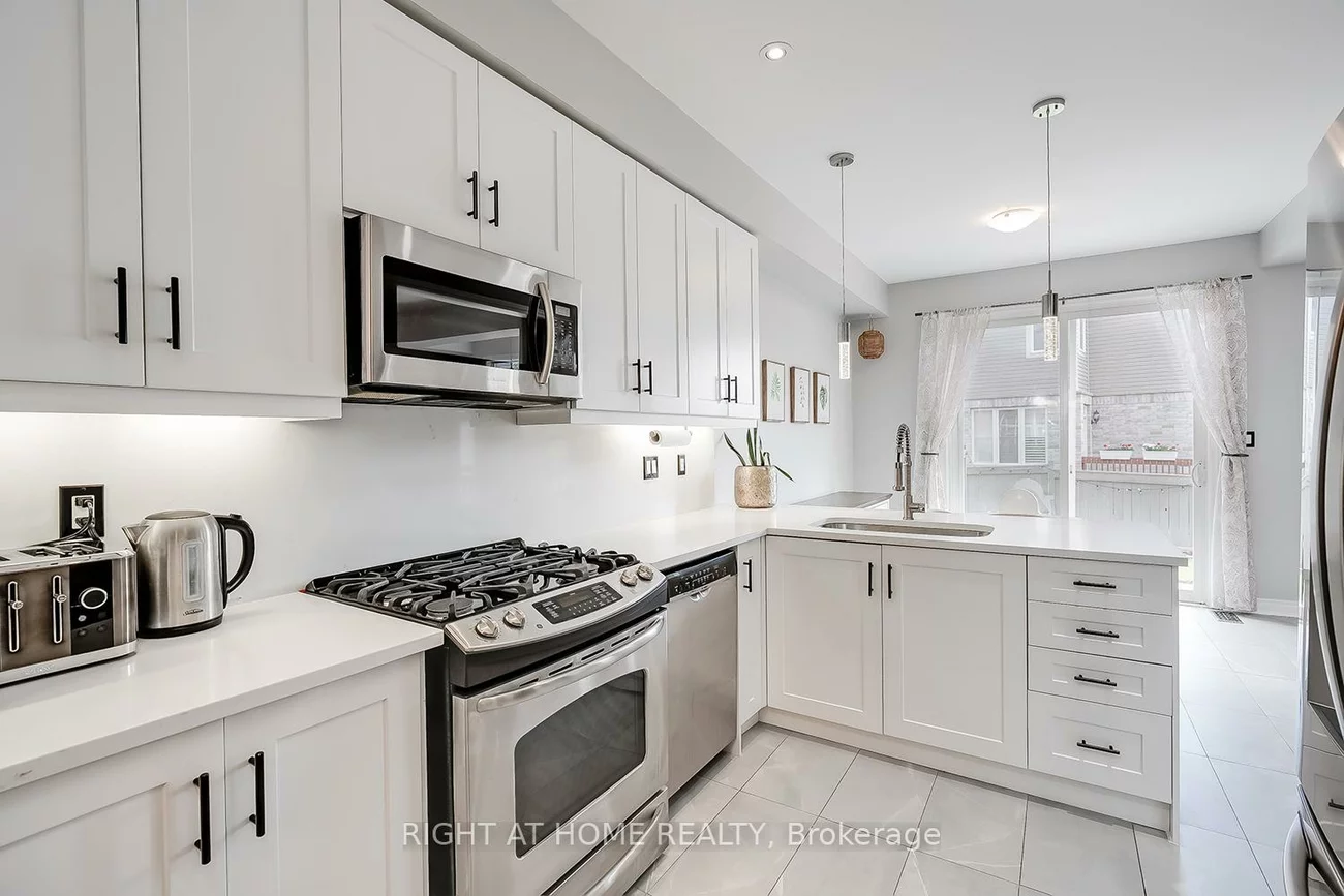 2033, Trawden, 1000 - BC Bronte Creek, Oakville