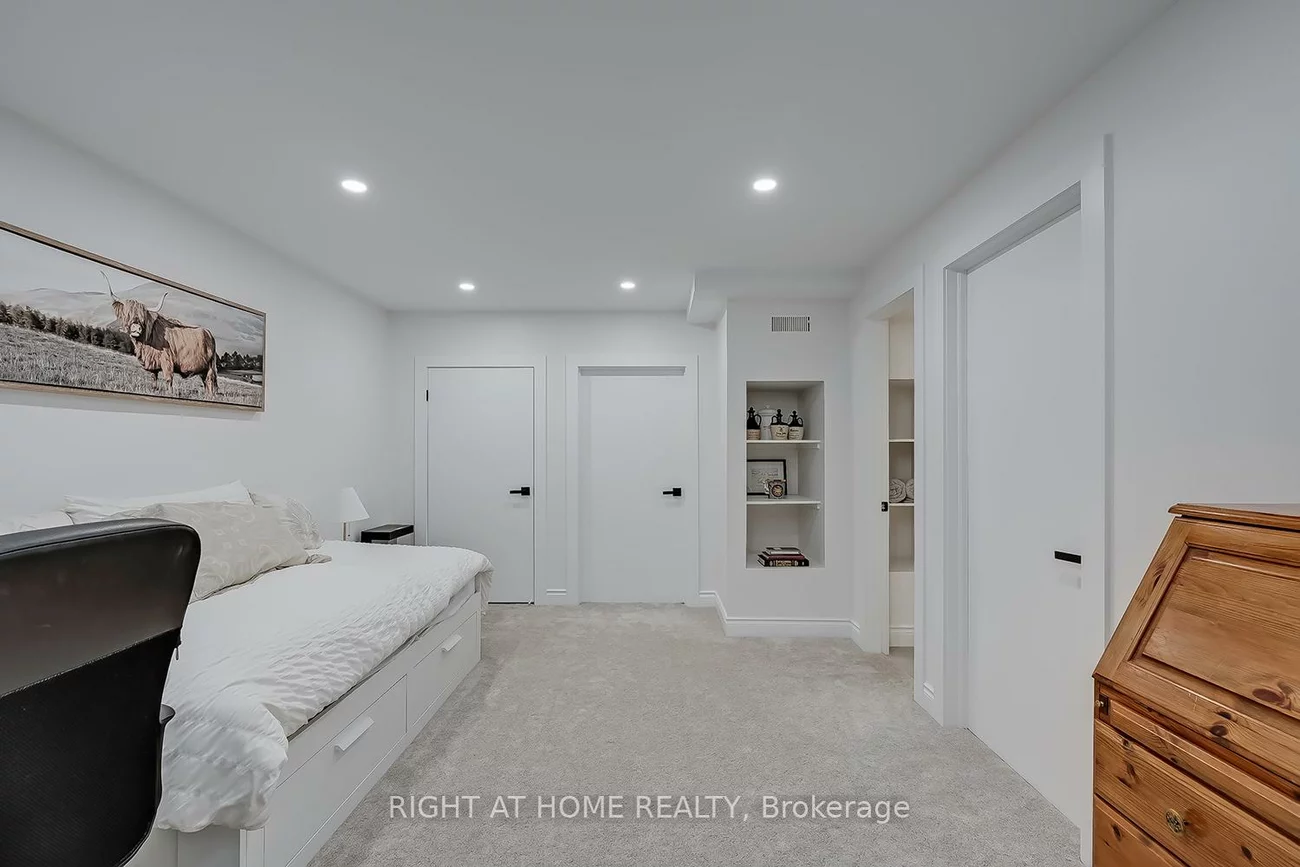 2033, Trawden, 1000 - BC Bronte Creek, Oakville