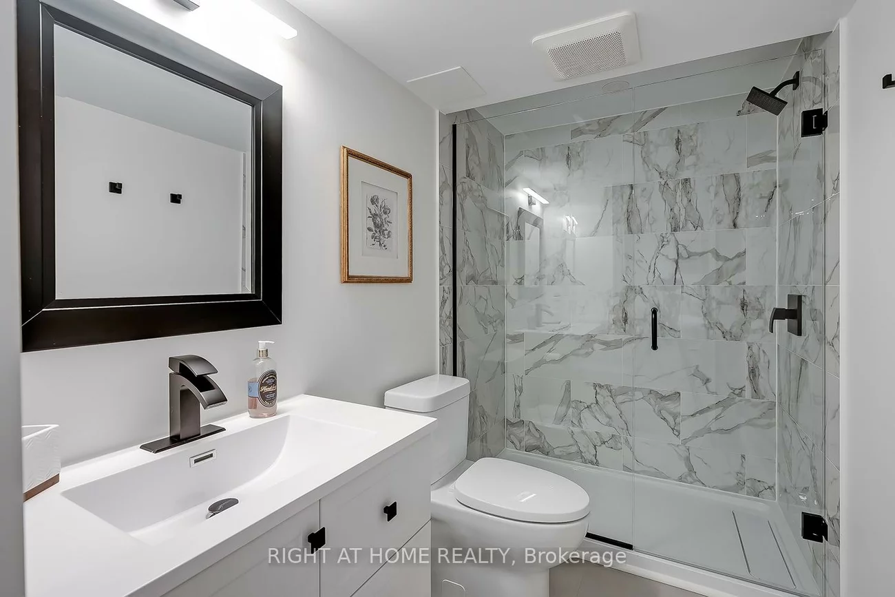 2033, Trawden, 1000 - BC Bronte Creek, Oakville