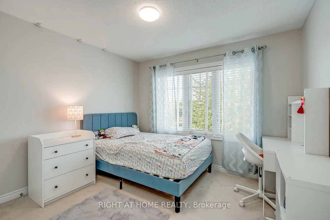 2033, Trawden, 1000 - BC Bronte Creek, Oakville