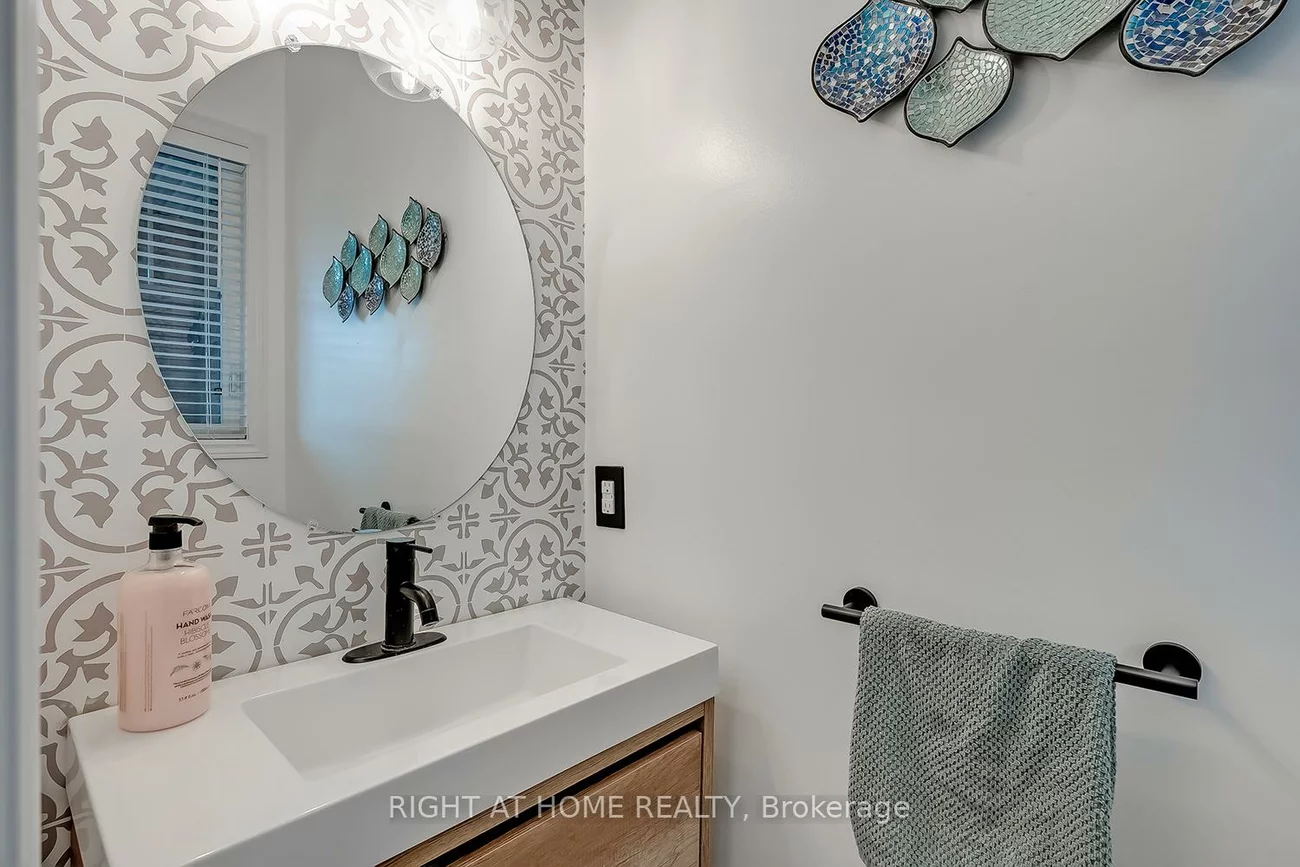 2033, Trawden, 1000 - BC Bronte Creek, Oakville