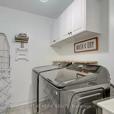 2033, Trawden, 1000 - BC Bronte Creek, Oakville
