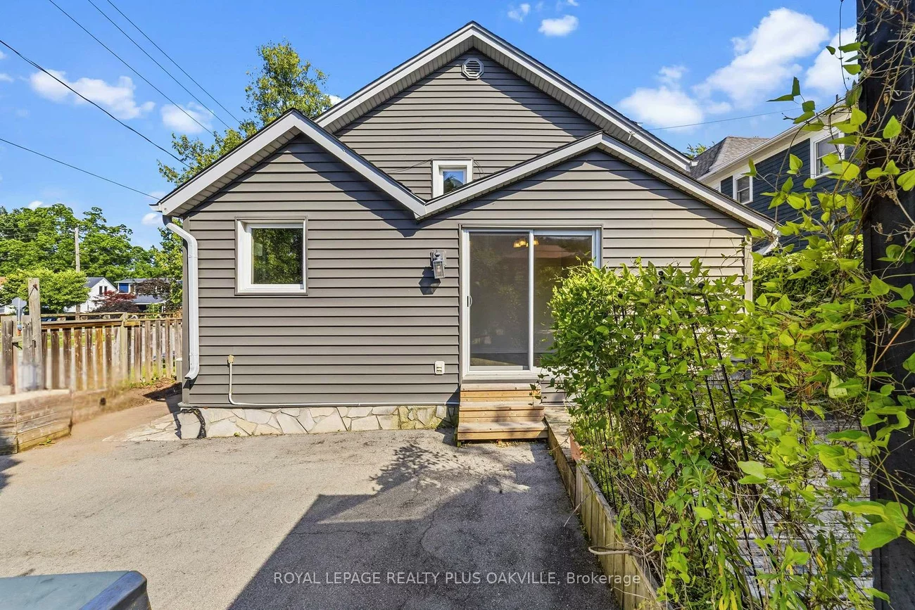 47, Stewart, 1002 - CO Central, Oakville