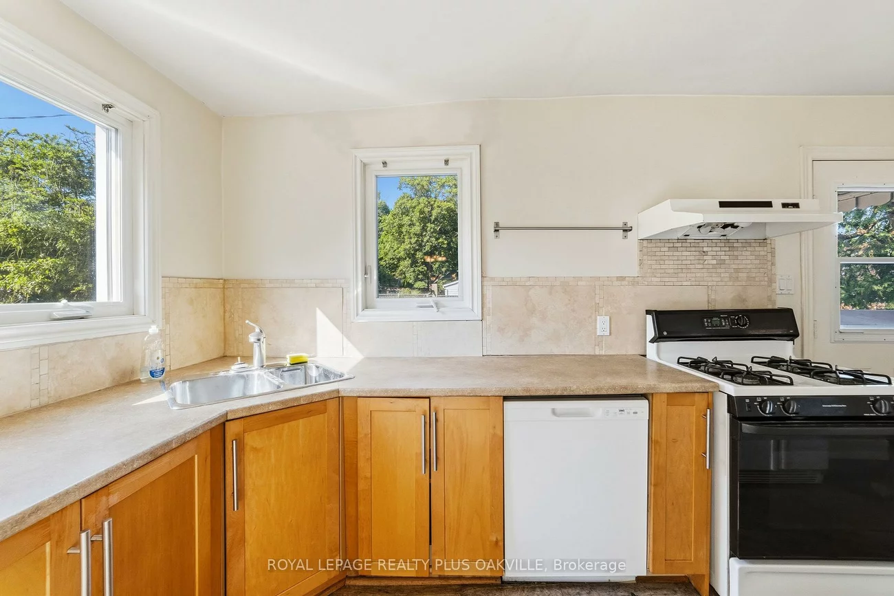47, Stewart, 1002 - CO Central, Oakville